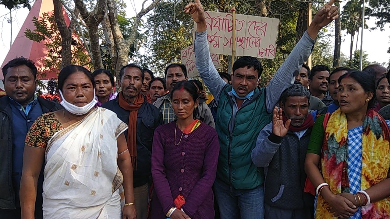 ২  ফেব্রুয়ারি মধ্যে চাকরি না হলে বৃহত্তর আন্দোলনে নামায় হুমকি দিলেন প্রাক্তন কেএলওরা