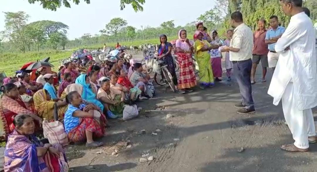 বিভিন্ন দাবিতে চা বাগানে গেট মিটিং করলো তৃণমূল চা বাগান শ্রমিক ইউনিয়ন