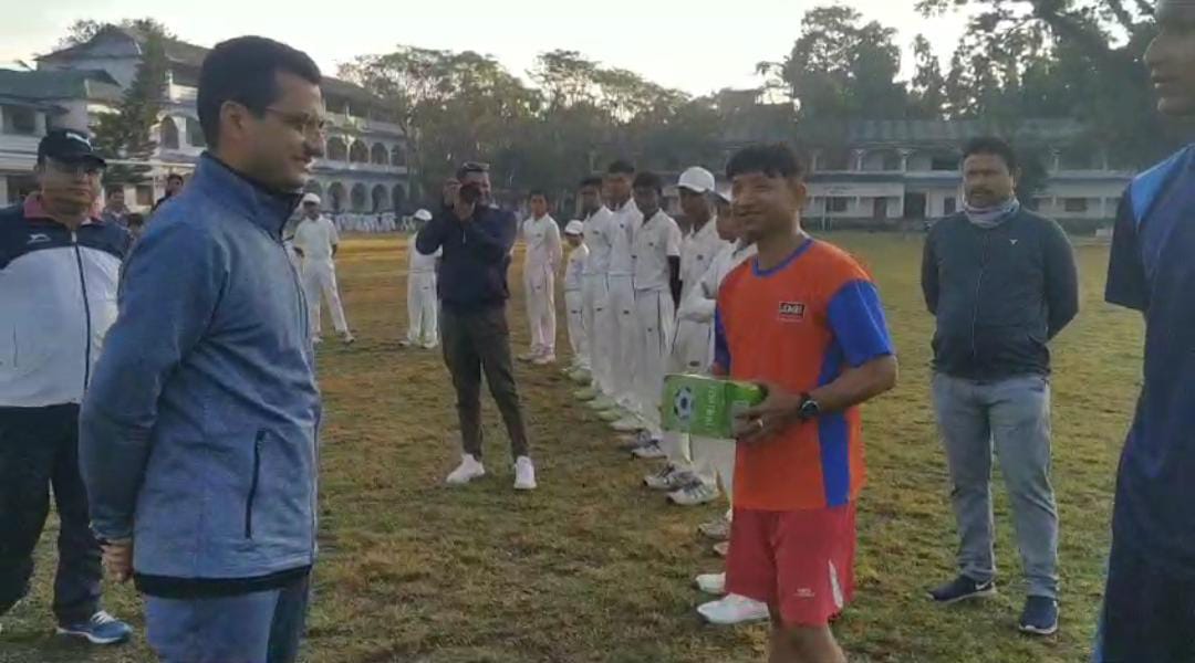 যুব সমাজকে মাদক থেকে দূরে রাখতে সাত সকালে মাঠে হাজির আলিপুরদুয়ারের পুলিশ সুপার