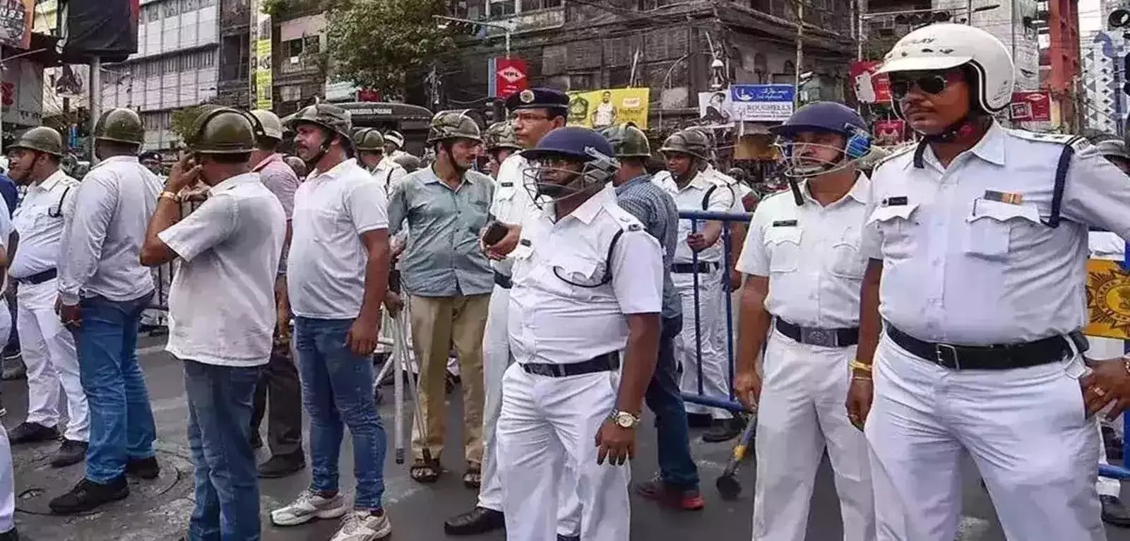 নবান্ন অভিযানে উভয় পক্ষই গুরুতরভাবে আঘাতপ্রাপ্ত  