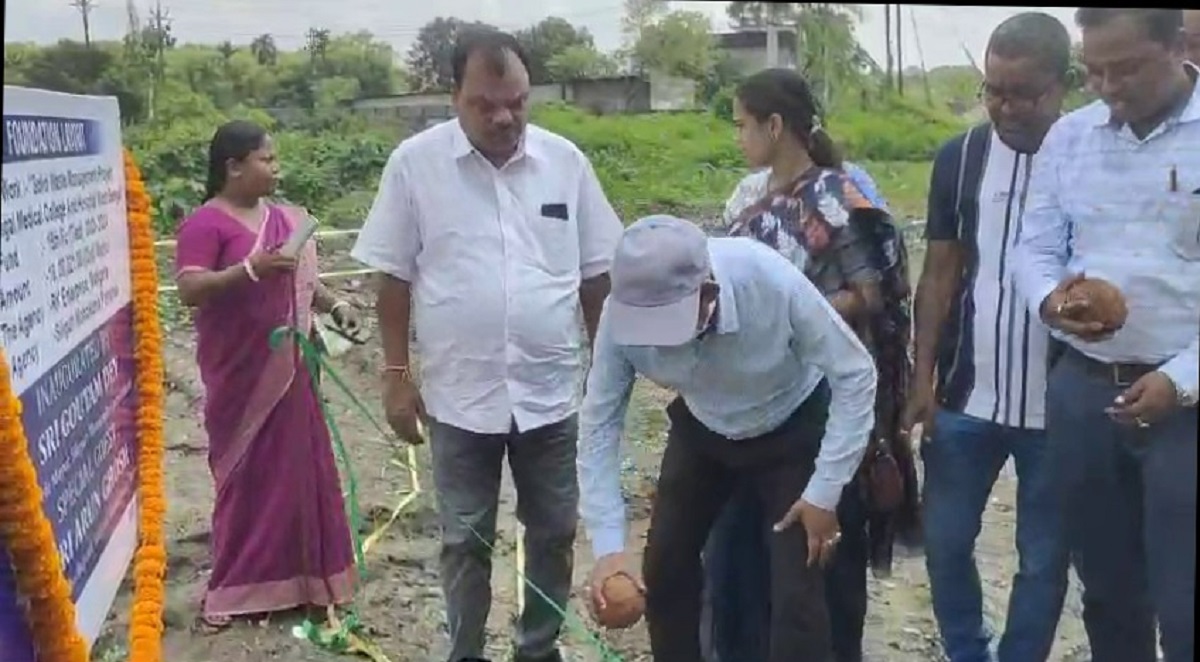 সলিড ওয়েস্ট ম্যানেজমেন্ট প্রকল্পের ভিত্তিপ্রস্তর স্থাপন করলেন শিলিগুড়ির মেয়র গৌতম দেব