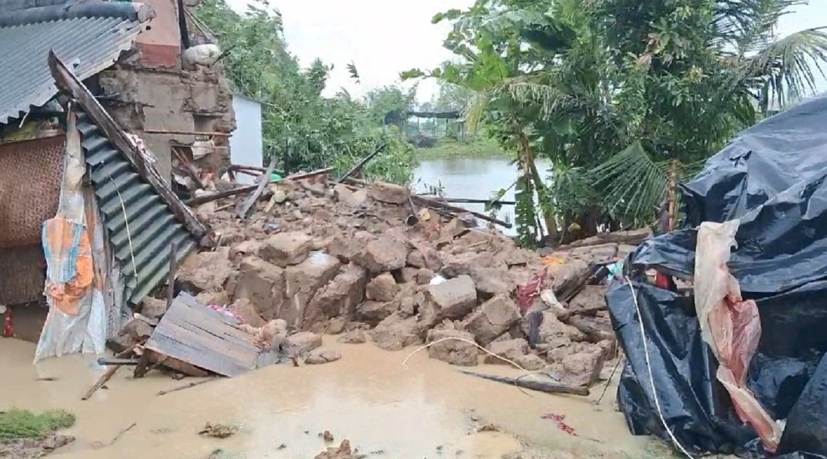 মাটির দোতলা বাড়ি ভেঙ্গে পড়ায় মৃত্যু হলো ১ জনের