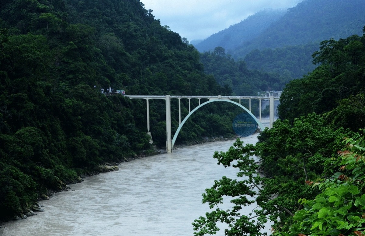 ভারী বৃষ্টিপাতে বিভিন্ন নদীতে জলস্তর বৃদ্ধি পেয়েছে