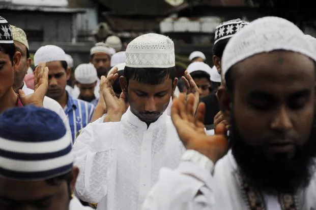 বেড়ে চলেছে মুসলিমদের সংখ্যা