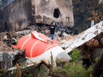 আহমেদাবাদ বিমান দুর্ঘটনায় আহত আট মাসের ধ্যানশের চিকিৎসা চলছে হাসপাতালে; সবচেয়ে কনিষ্ঠ আহত সদস্য