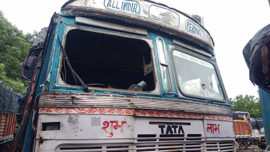 নিউ আলিপুরে ঘুষ না দেওয়ায় লরি ভাঙচুর: অভিযুক্ত চার সাব-ইন্সপেক্টর সাসপেন্ড, বিভাগীয় তদন্ত শুরু